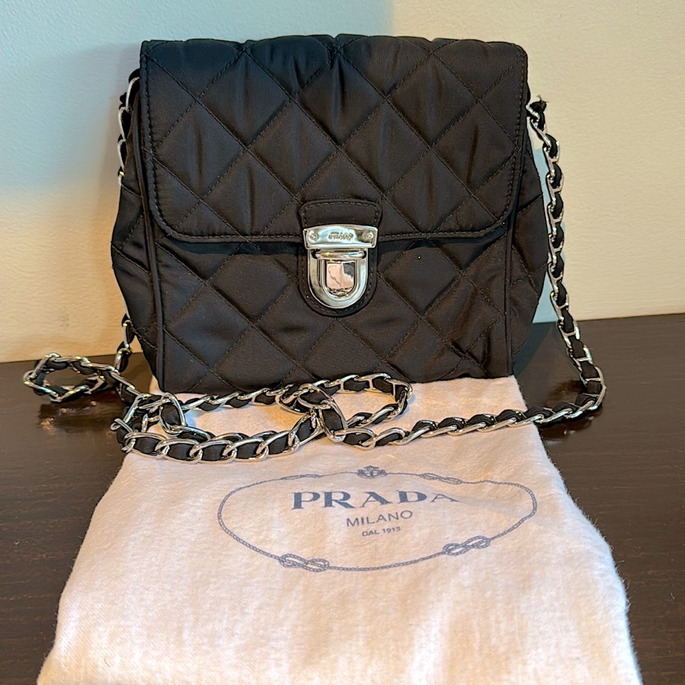 *Like New* Prada Nylon Crossbody 🖤